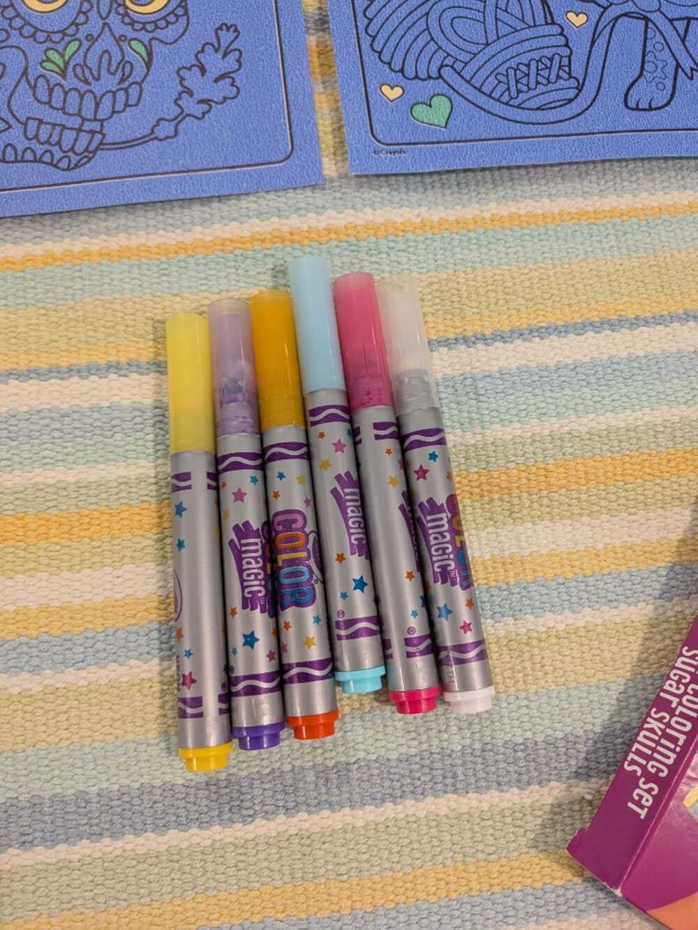 Color Magic Neon Pages + Markers - Picture 4 of 6